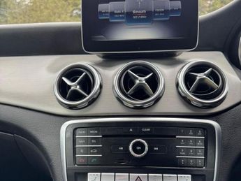 MERCEDES-BENZ GLA 1.6 GLA200 AMG Line Edition SUV 5dr Petrol 7G-DCT Euro 6 (s/s) (