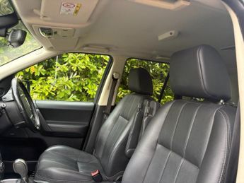 LAND ROVER FREELANDER 2 2.2 SD4 XS SUV 5dr Diesel CommandShift 4WD Euro 5 (190 ps)
