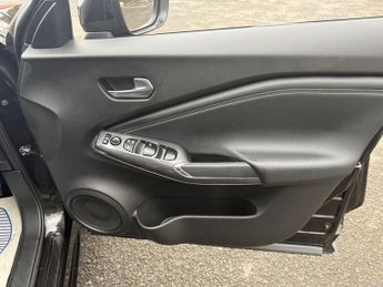 NISSAN JUKE 1.0 DIG-T N-Connecta SUV 5dr Petrol DCT Auto Euro 6 (s/s) (114 p