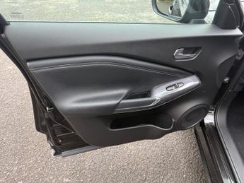 NISSAN JUKE 1.0 DIG-T N-Connecta SUV 5dr Petrol DCT Auto Euro 6 (s/s) (114 p