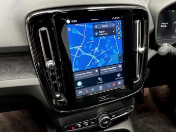 VOLVO XC40 Recharge 69kWh Plus SUV 5dr Electric Auto (231 ps)