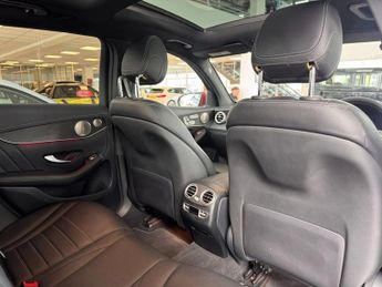 MERCEDES-BENZ GLC 2.0 GLC300d AMG Line (Premium Plus) SUV 5dr Diesel G-Tronic+ 4MA