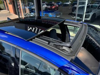 VOLKSWAGEN GOLF 2.0 TSI R Hatchback 5dr Petrol DSG 4Motion Euro 6 (s/s) (320 ps)