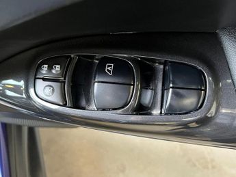 NISSAN JUKE 1.6 Tekna SUV 5dr Petrol XTRON Euro 5 (117 ps)