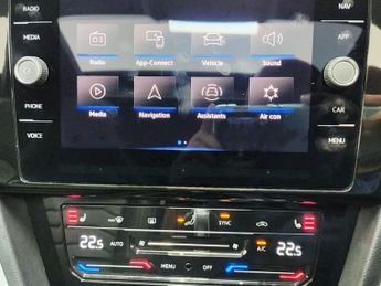 VOLKSWAGEN ARTEON 2.0 TSI R Fastback 5dr Petrol DSG 4Motion Euro 6 (s/s) (320 ps)