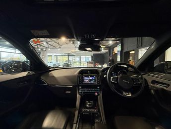 JAGUAR F-PACE 3.0 D300 V6 S SUV 5dr Diesel Auto AWD Euro 6 (s/s) (300 ps)