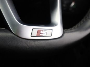 AUDI Q5 2.0 TFSIe 50 S line SUV 5dr Petrol Plug-in Hybrid S Tronic quatt