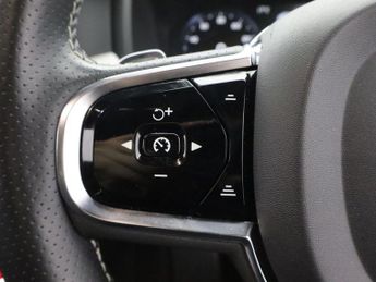 VOLVO S90 2.0h T8 Twin Engine 10.4kWh R-Design Pro Saloon 4dr Petrol Plug-