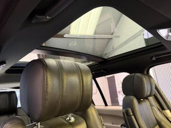 LAND ROVER RANGE ROVER 4.4 SD V8 Vogue SUV 5dr Diesel Auto 4WD Euro 5 (339 ps)