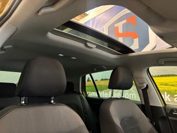 VOLKSWAGEN GOLF 2.0 TDI GT Hatchback 5 Door Diesel Automatic DSG Yellow Euro 6 