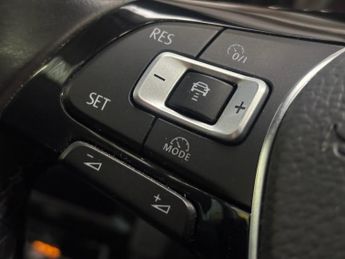 VOLKSWAGEN GOLF 2.0 TDI GT Hatchback 5 Door Diesel Automatic DSG Yellow Euro 6 