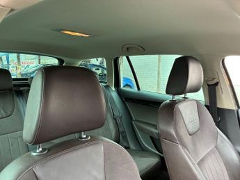 SKODA OCTAVIA 2.0 TDI Laurin & Klement Estate 5dr Diesel Manual Euro 5 (s/s) (