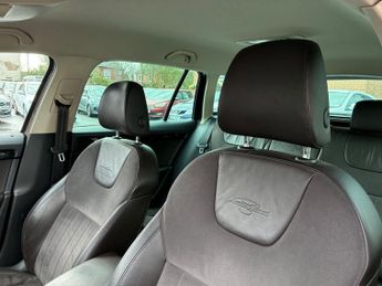 SKODA OCTAVIA 2.0 TDI Laurin & Klement Estate 5dr Diesel Manual Euro 5 (s/s) (