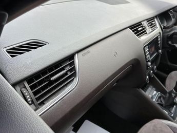 SKODA OCTAVIA 2.0 TDI Laurin & Klement Estate 5dr Diesel Manual Euro 5 (s/s) (