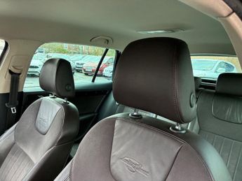 SKODA OCTAVIA 2.0 TDI Laurin & Klement Estate 5dr Diesel Manual Euro 5 (s/s) (