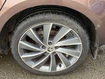 SKODA OCTAVIA 2.0 TDI Laurin & Klement Estate 5dr Diesel Manual Euro 5 (s/s) (