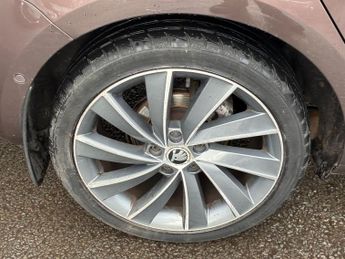 SKODA OCTAVIA 2.0 TDI Laurin & Klement Estate 5dr Diesel Manual Euro 5 (s/s) (