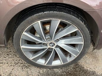 SKODA OCTAVIA 2.0 TDI Laurin & Klement Estate 5dr Diesel Manual Euro 5 (s/s) (