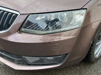 SKODA OCTAVIA 2.0 TDI Laurin & Klement Estate 5dr Diesel Manual Euro 5 (s/s) (