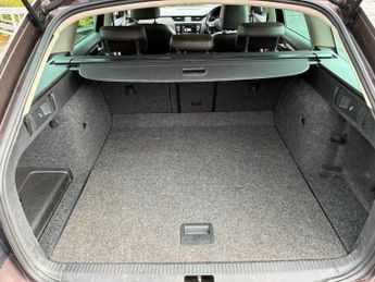 SKODA OCTAVIA 2.0 TDI Laurin & Klement Estate 5dr Diesel Manual Euro 5 (s/s) (