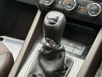 SKODA OCTAVIA 2.0 TDI Laurin & Klement Estate 5dr Diesel Manual Euro 5 (s/s) (