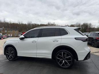 VOLKSWAGEN TIGUAN 1.5 TSI eHybrid 19.7kWh R-Line SUV 5dr Petrol Plug-in Hybrid DSG