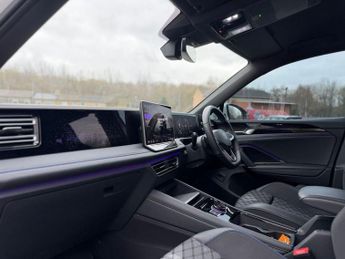 VOLKSWAGEN TIGUAN 1.5 TSI eHybrid 19.7kWh R-Line SUV 5dr Petrol Plug-in Hybrid DSG