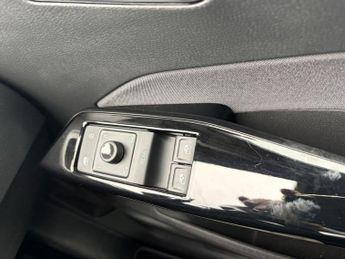VOLKSWAGEN ID.3 Pro Performance 58kWh Life Hatchback 5dr Electric Auto (204 ps)