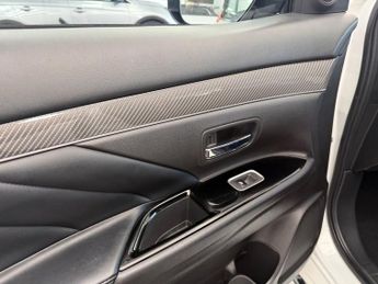 MITSUBISHI OUTLANDER 2.4h TwinMotor 13.8kWh Dynamic SUV 5dr Petrol Plug-in Hybrid CVT