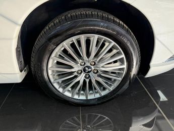 MITSUBISHI OUTLANDER 2.4h TwinMotor 13.8kWh Dynamic SUV 5dr Petrol Plug-in Hybrid CVT