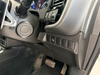 MITSUBISHI OUTLANDER 2.4h TwinMotor 13.8kWh Dynamic SUV 5dr Petrol Plug-in Hybrid CVT