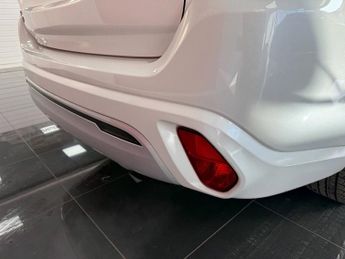 MITSUBISHI OUTLANDER 2.4h TwinMotor 13.8kWh Dynamic SUV 5dr Petrol Plug-in Hybrid CVT