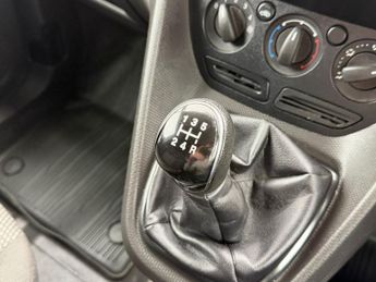 FORD TRANSIT CONNECT 1.5 TDCi 200 Panel Van 5dr Diesel Manual L1 H1 (120 g/km, 74 bhp