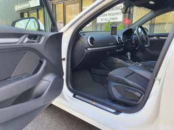 AUDI A3 1.0 TFSI 30 S line Sportback 5dr Petrol S Tronic Euro 6 (s/s) (1