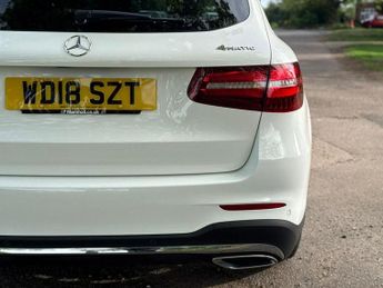 MERCEDES-BENZ GLC 2.1 GLC220d AMG Line (Premium) SUV 5dr Diesel G-Tronic+ 4MATIC E