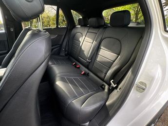 MERCEDES-BENZ GLC 2.1 GLC220d AMG Line (Premium) SUV 5dr Diesel G-Tronic+ 4MATIC E
