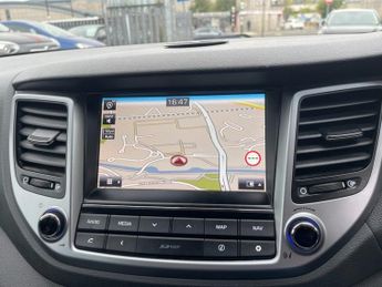 HYUNDAI TUCSON 2.0 CRDi Premium SUV 5dr Diesel Auto 4WD Euro 6 (136 ps)