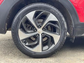 HYUNDAI TUCSON 2.0 CRDi Premium SUV 5dr Diesel Auto 4WD Euro 6 (136 ps)