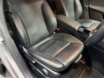 MERCEDES-BENZ CLA 1.3 CLA250e 15.6kWh AMG Line (Premium) Coupe 4dr Petrol Plug-in 