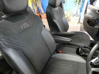 VOLKSWAGEN ID.5 Pro Performance 77kWh Style SUV 5dr Electric Auto (204 ps)