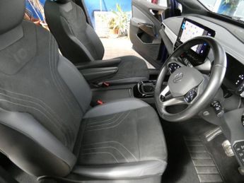 VOLKSWAGEN ID.5 Pro Performance 77kWh Style SUV 5dr Electric Auto (204 ps)