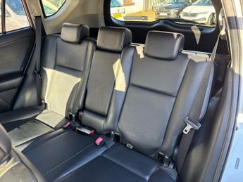 TOYOTA RAV4 2.2 D Invincible SUV 5dr Diesel Auto 4WD Euro 5 (150 ps)