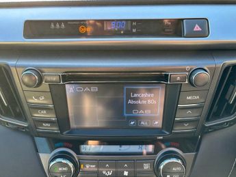 TOYOTA RAV4 2.2 D Invincible SUV 5dr Diesel Auto 4WD Euro 5 (150 ps)