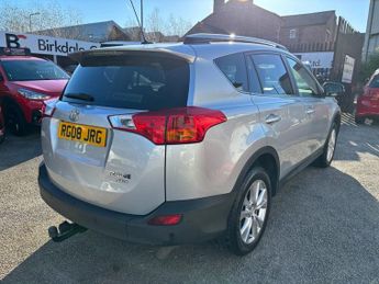 TOYOTA RAV4 2.2 D Invincible SUV 5dr Diesel Auto 4WD Euro 5 (150 ps)
