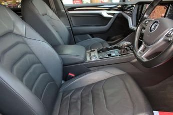 VOLKSWAGEN TOUAREG 3.0 TDI V6 R-Line SUV 5dr Diesel Tiptronic 4Motion Euro 6 (s/s) 