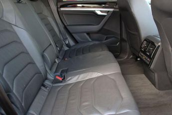 VOLKSWAGEN TOUAREG 3.0 TDI V6 R-Line SUV 5dr Diesel Tiptronic 4Motion Euro 6 (s/s) 