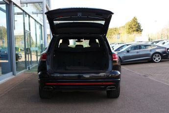 VOLKSWAGEN TOUAREG 3.0 TDI V6 R-Line SUV 5dr Diesel Tiptronic 4Motion Euro 6 (s/s) 