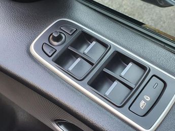 JAGUAR F-PACE 2.0 D180 R-Sport SUV 5dr Diesel Auto AWD Euro 6 (s/s) (180 ps)