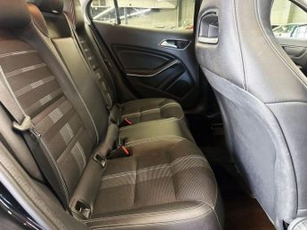 MERCEDES-BENZ 180 1.6 GLA180 Urban Edition SUV 5dr Petrol 7G-DCT Euro 6 (s/s) (122