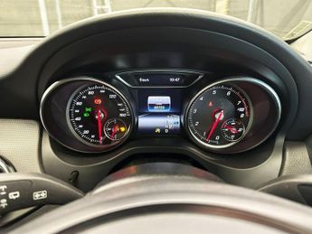 MERCEDES-BENZ 180 1.6 GLA180 Urban Edition SUV 5dr Petrol 7G-DCT Euro 6 (s/s) (122